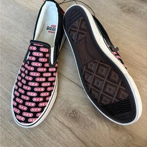 NWT HEB Slip-On Shoes - Black and Red - Racetrack Twin Gore